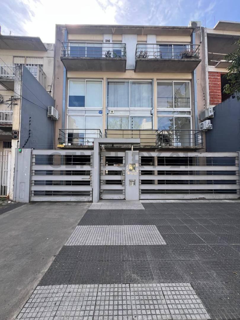 Foto de Departamento 3 ambientes reciclado en San Isidro con cochera cubierta, imagen 1