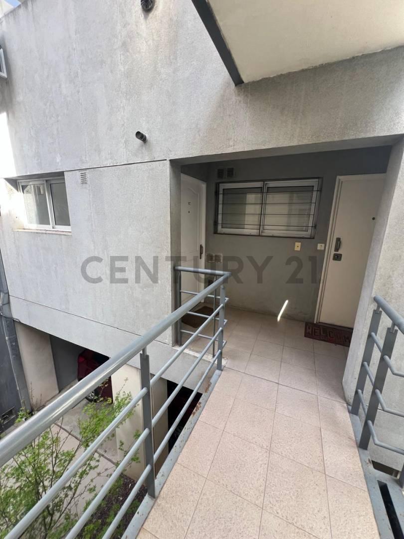 Foto de Departamento 3 ambientes reciclado en San Isidro con cochera cubierta, imagen 4