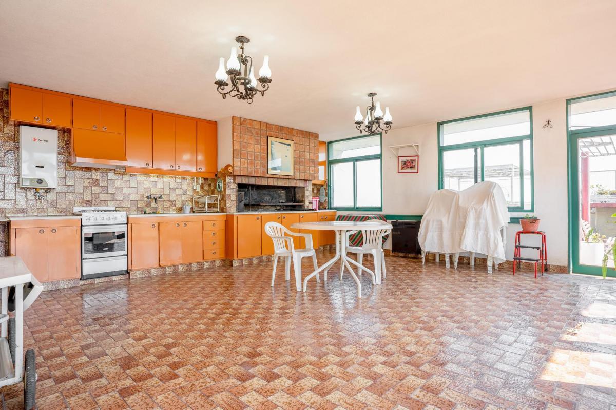 Departamento en un Primer Piso Desarrollado en Esquina 2