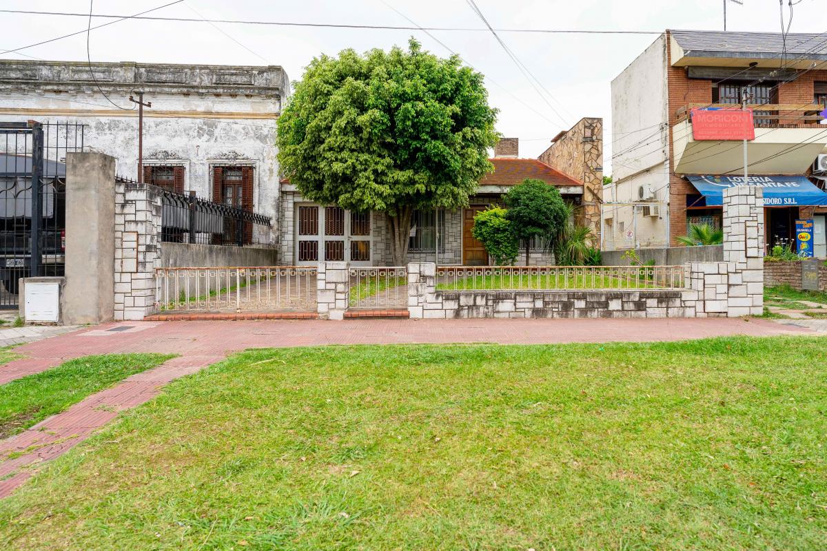 Casa con 3 dormitorios y 310 m² en venta en Alberdi