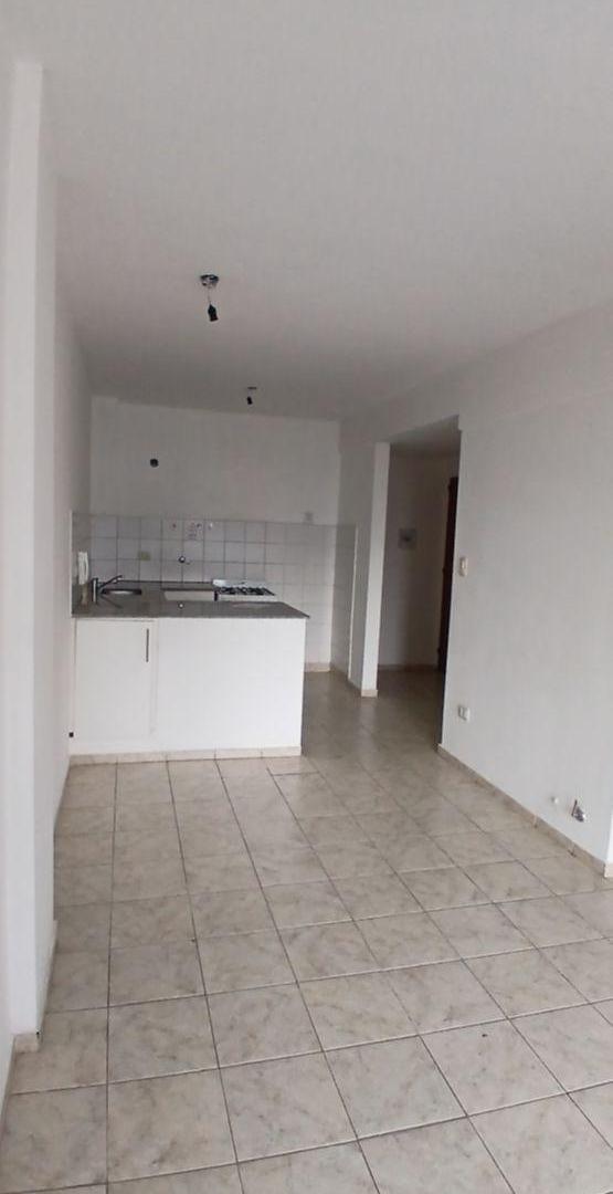 Foto de Departamento contra-frente en barrio Echesortu, imagen 5