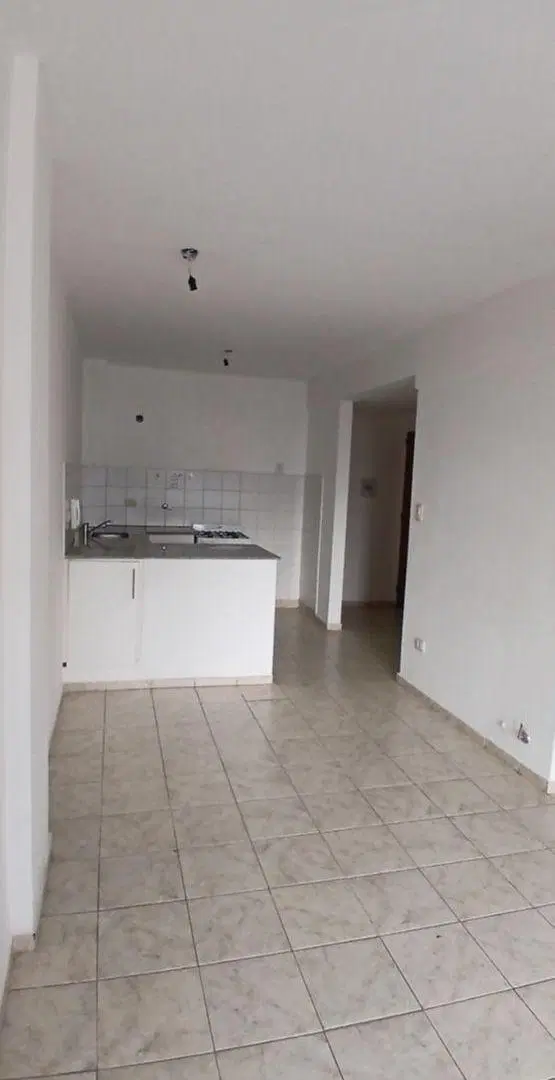 Departamento contra-frente en barrio Echesortu 5