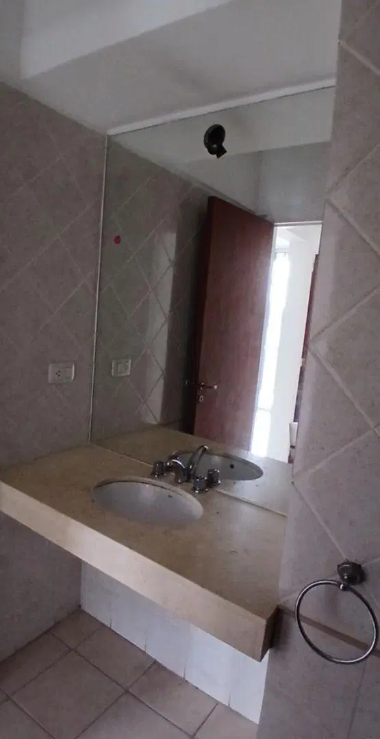 Departamento contra-frente en barrio Echesortu 2