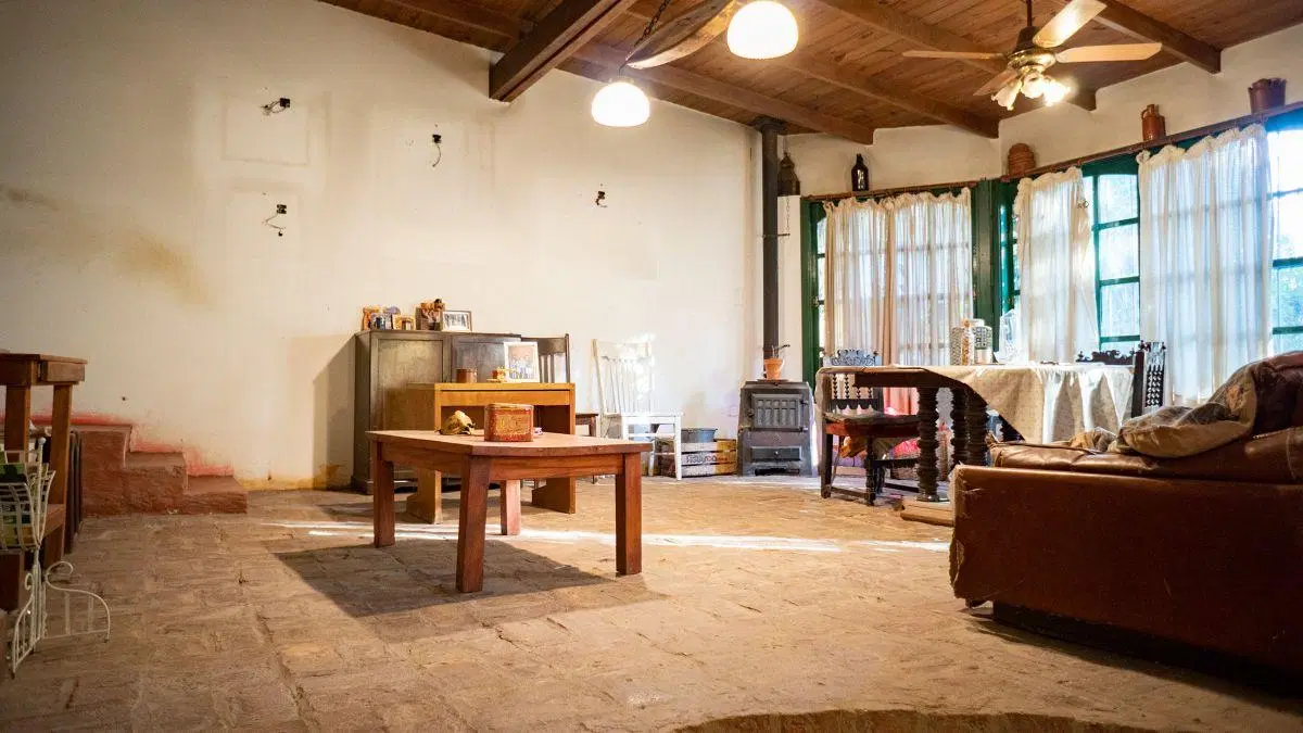 Casa en amplio lote parquizado 4