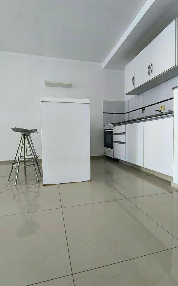 Foto de Departamento monoambiente al frente con balcón, imagen 1