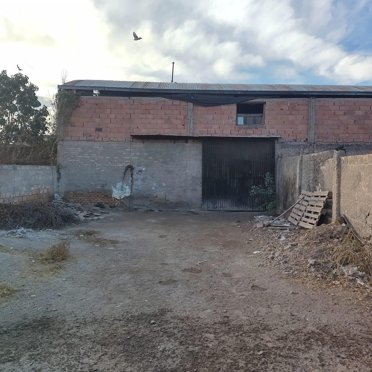 Terreno Comercial con Galpón 3