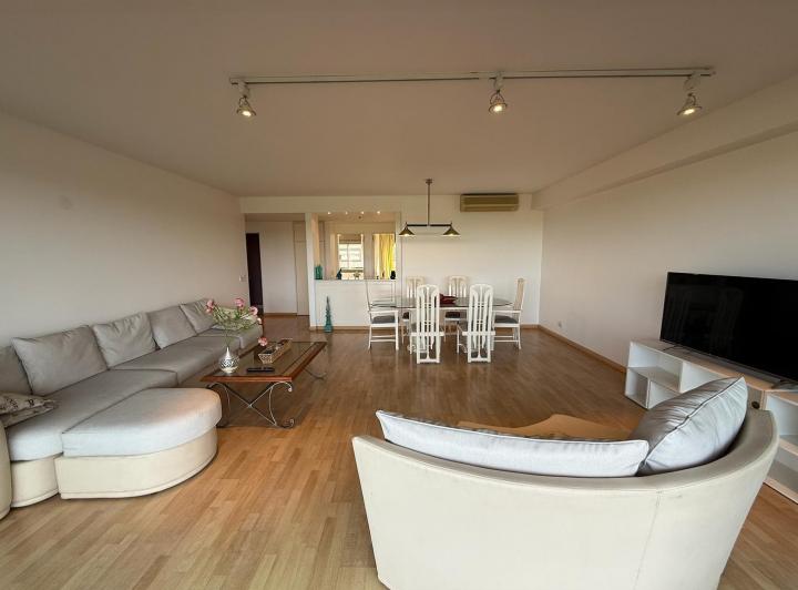 Alquiler departamento 3 ambientes con cochera, Madero Plaza 4