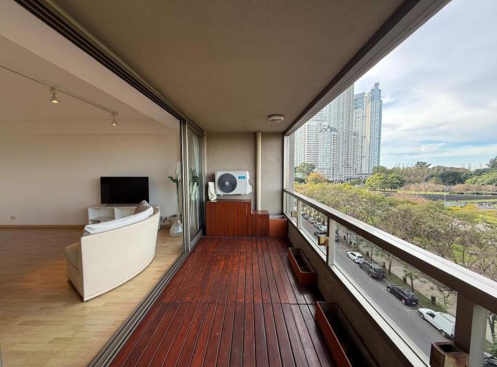 Alquiler departamento 3 ambientes con cochera, Madero Plaza 5