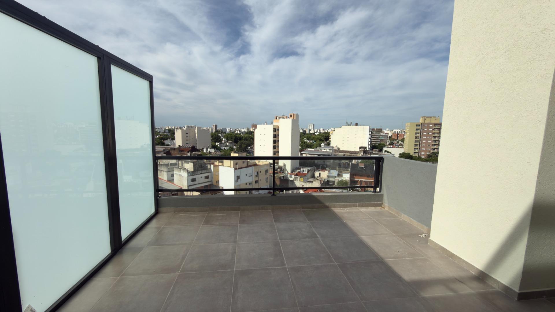 Venta depto 2 amb con balcon aterrazado en Parque Avellaneda