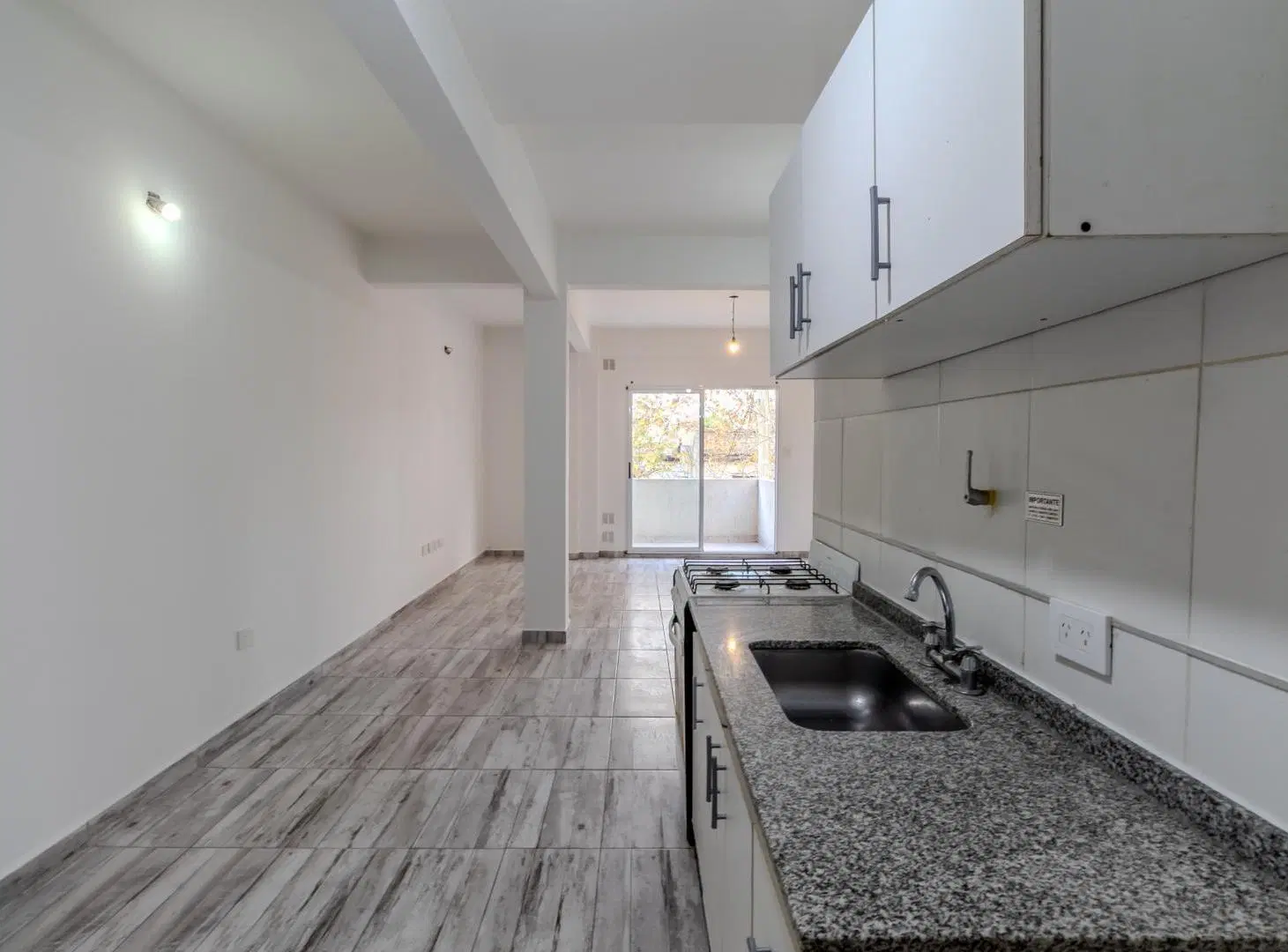 ALQUILER MONOAMBIENTE CON BALCÓN EN LINIERS 3