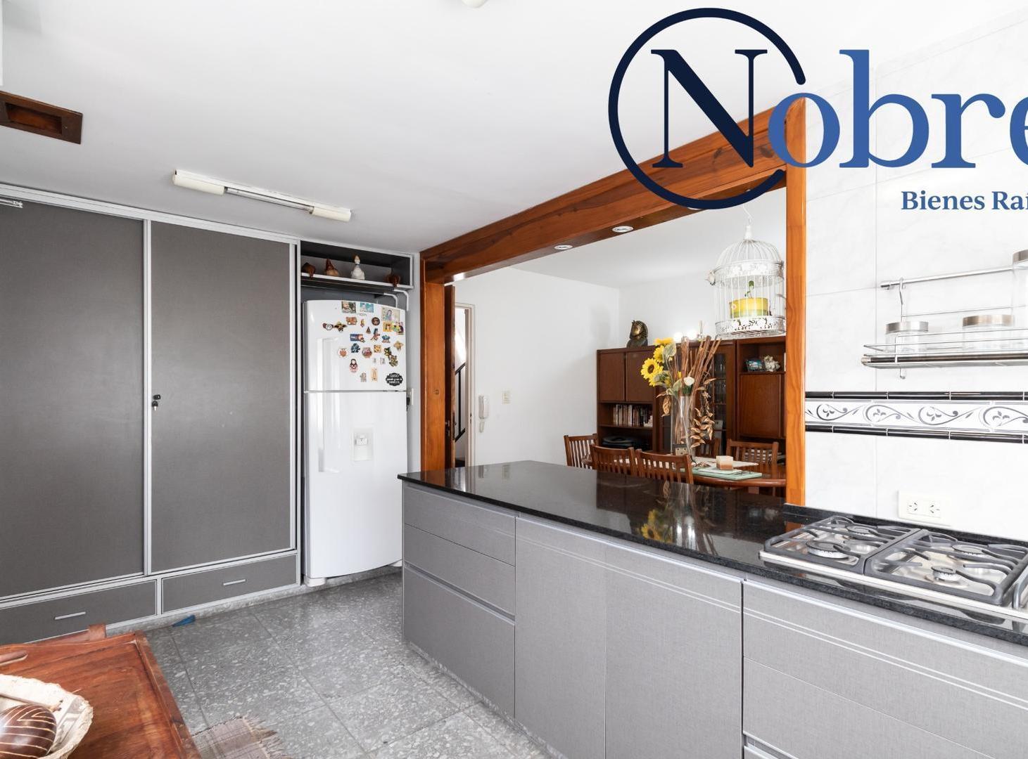 Foto de Venta importante Casa 10 ambientes en Adrogué, Zona Sur., imagen 3