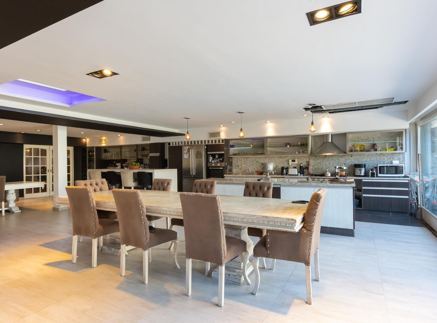 Foto de Alquiler importante casa 10 ambientes en Versalles, imagen 3