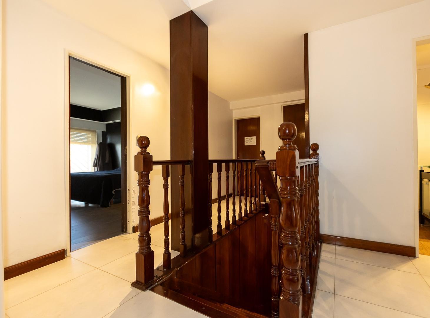 Foto de Alquiler importante casa 10 ambientes en Versalles, imagen 2