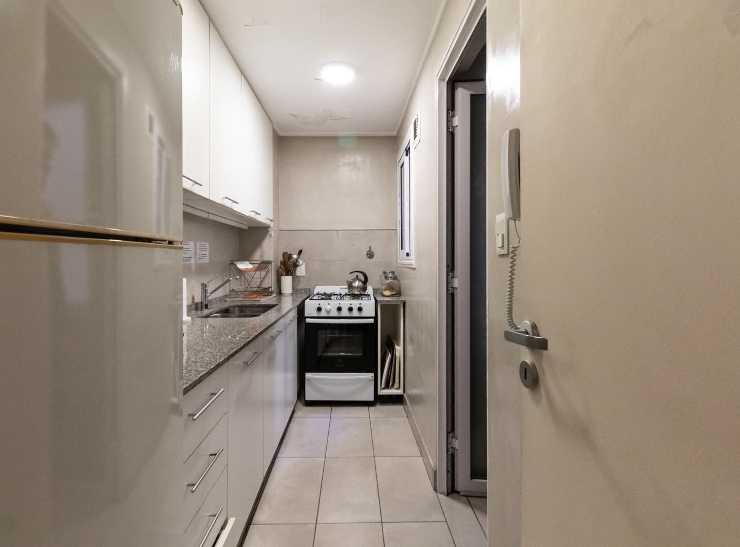 Foto de VENTA DEPARTAMENTO 3 AMBIENTES C/DEPENDENCIA Y SEGURIDAD, imagen 2