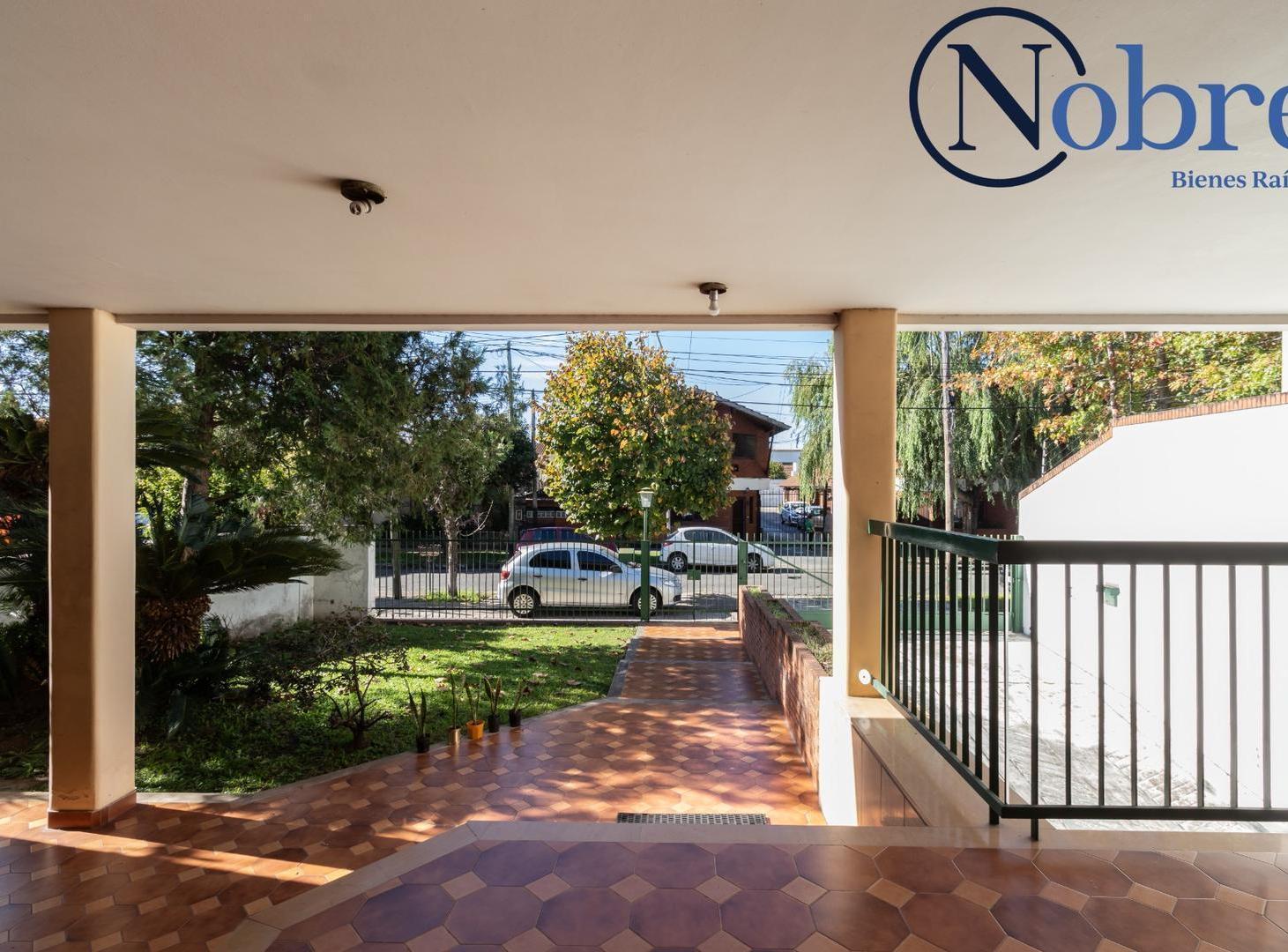 Foto de CASA EN VENTA EN VILLA LUZURIAGA CON QUINCHO/PARQUE/TERRAZA, imagen 2