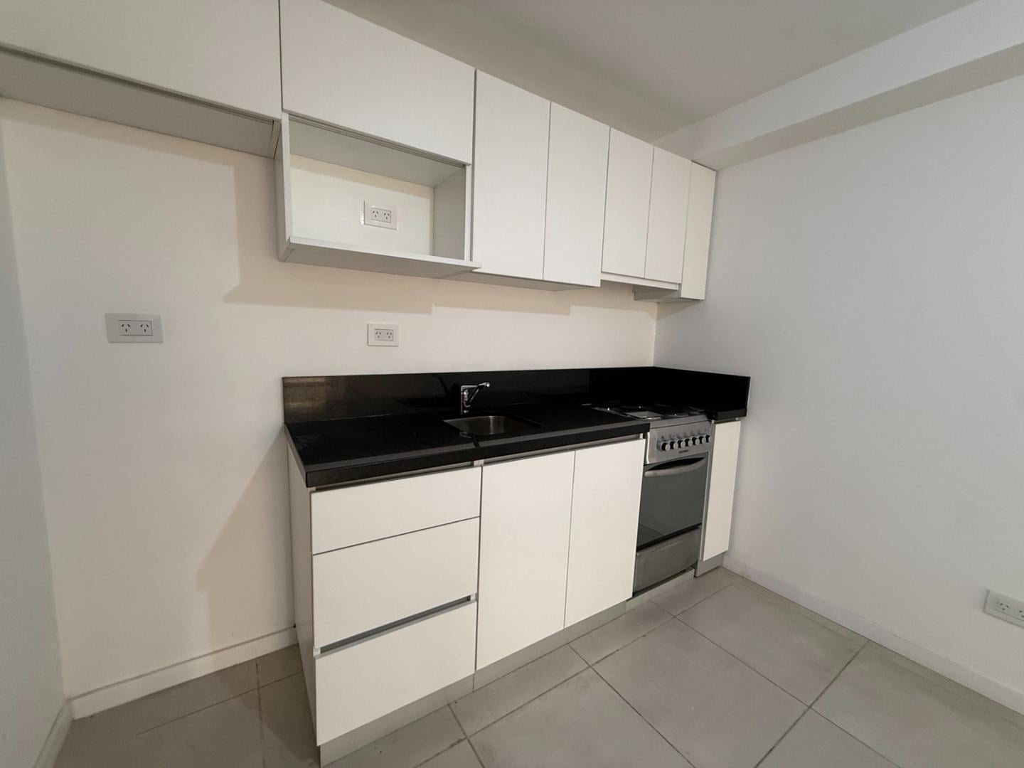Foto de Venta departamento monoambiente con patio en Recoleta., imagen 2