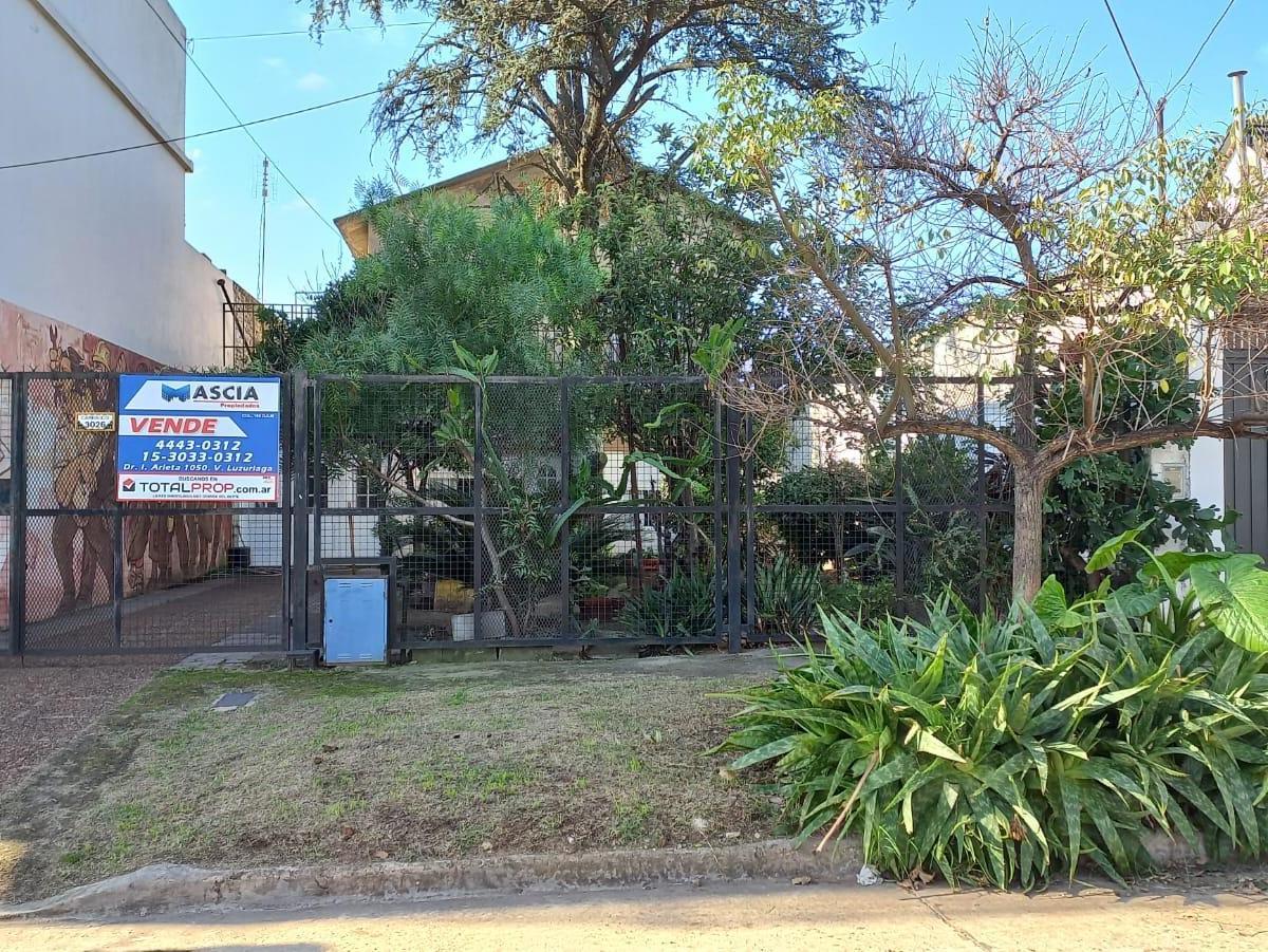 CASA 5 AMB. EN DOS PLANTAS . COCHERA PASANTE C/JARDIN Y PATIO - SAN JUSTO