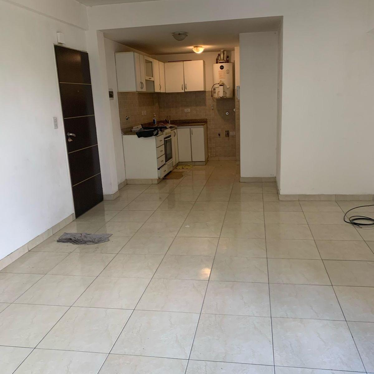 Foto de IDEAL INVERSOR! DEPARTAMENTO DE 2 AMB. ZONA VILLA LUZURIAGA, imagen 2