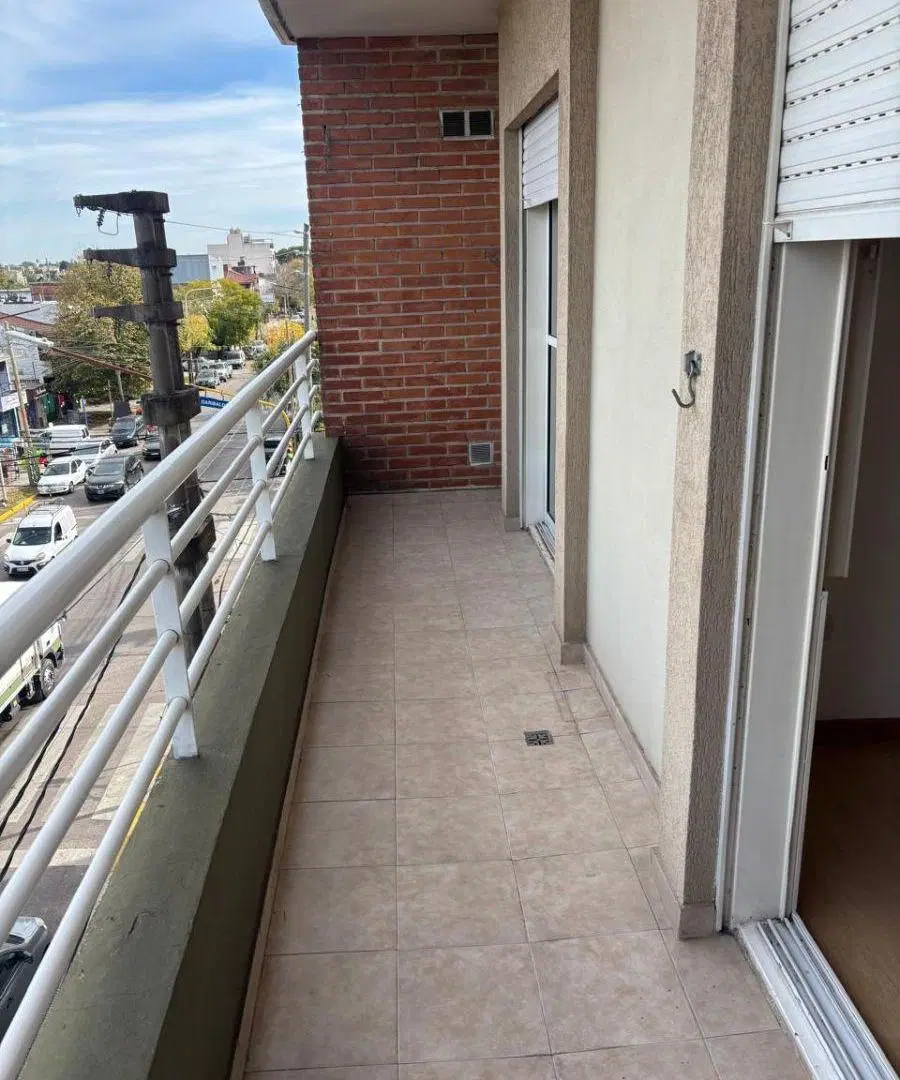 ALQUILER - DPTO 2 AMB. C/BALCON CORRIDO - VILLA LUZURIAGA 3