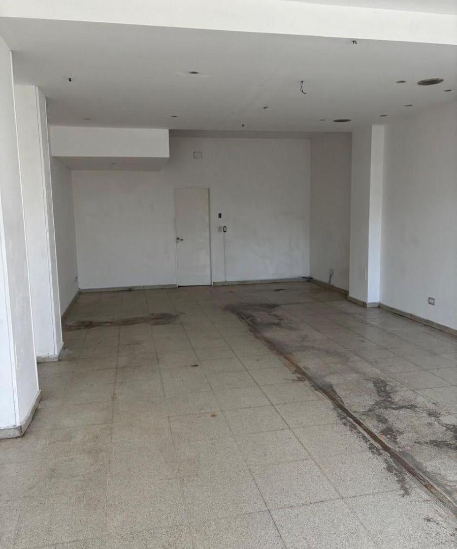 Foto de ALQUILER - LOCAL COMERCIAL DE 54 MTS CUB. ZONA VILLA LUZURIAGA, imagen 2