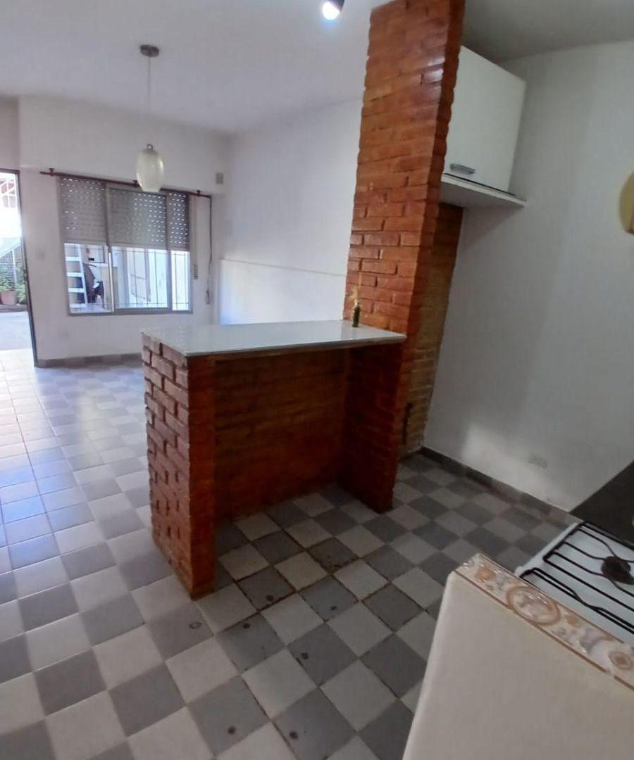 Foto de ALQUILER - PH 2 AMB. EN PLANTA BAJA CON PATIO - ZONA VILLA LUZURIAGA, imagen 3