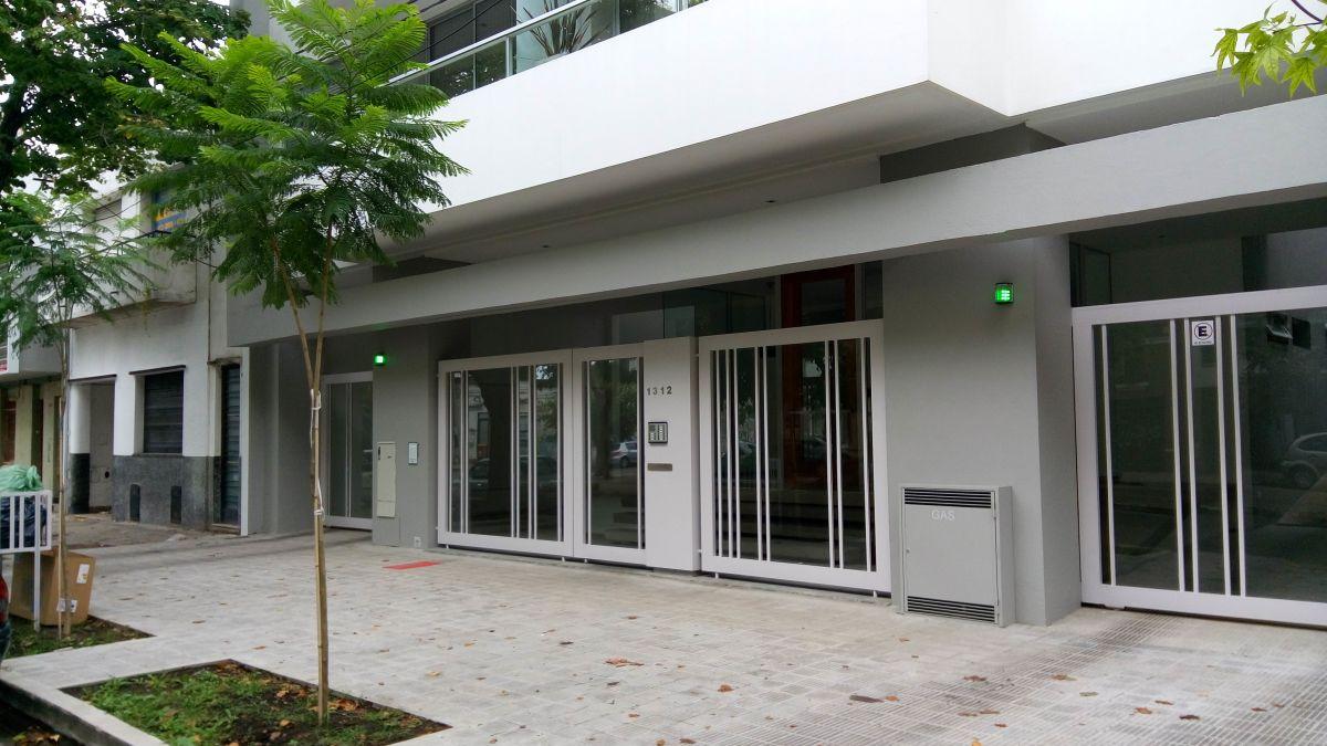 Foto de Departamento en alquiler de 2 dormitorios y con 2 cocheras., imagen 2