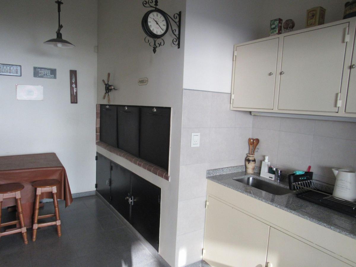 Excelente Casa de 3 Dorm. - Chivilcoy 2