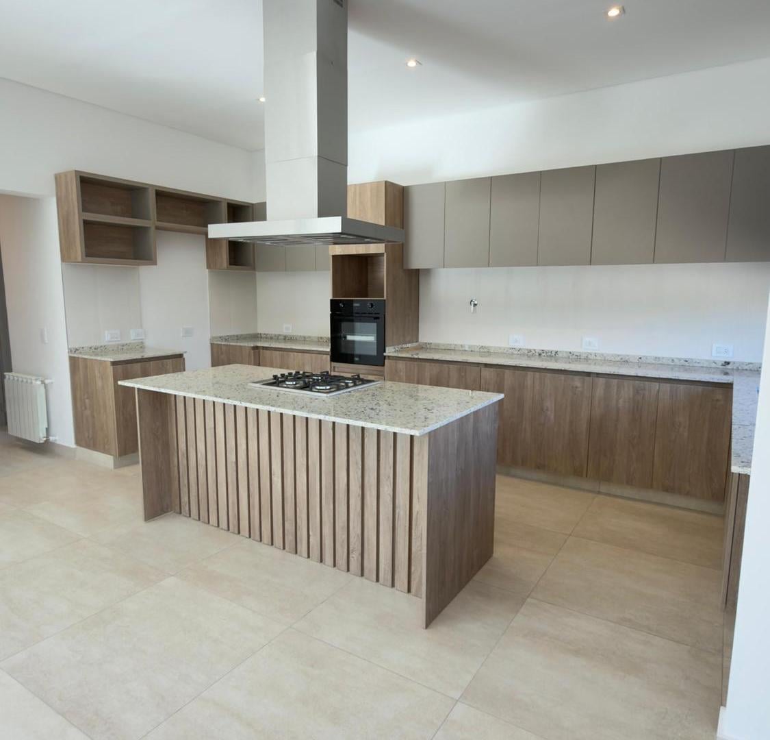 Foto de INKASA INMOBILIARIA - VENDE CASA EN BARRIO PRIVADO MILCAYAC I, imagen 2
