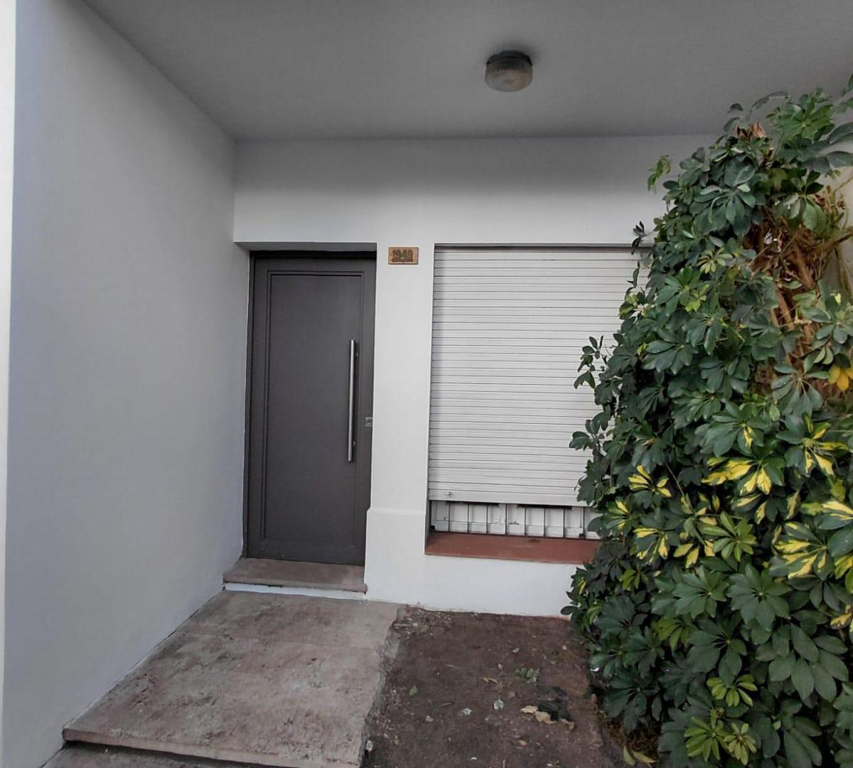 INKASA INMOBILIARIA - ALQUILA CASA EN BARRIO BOMBAL - GODOY CRUZ