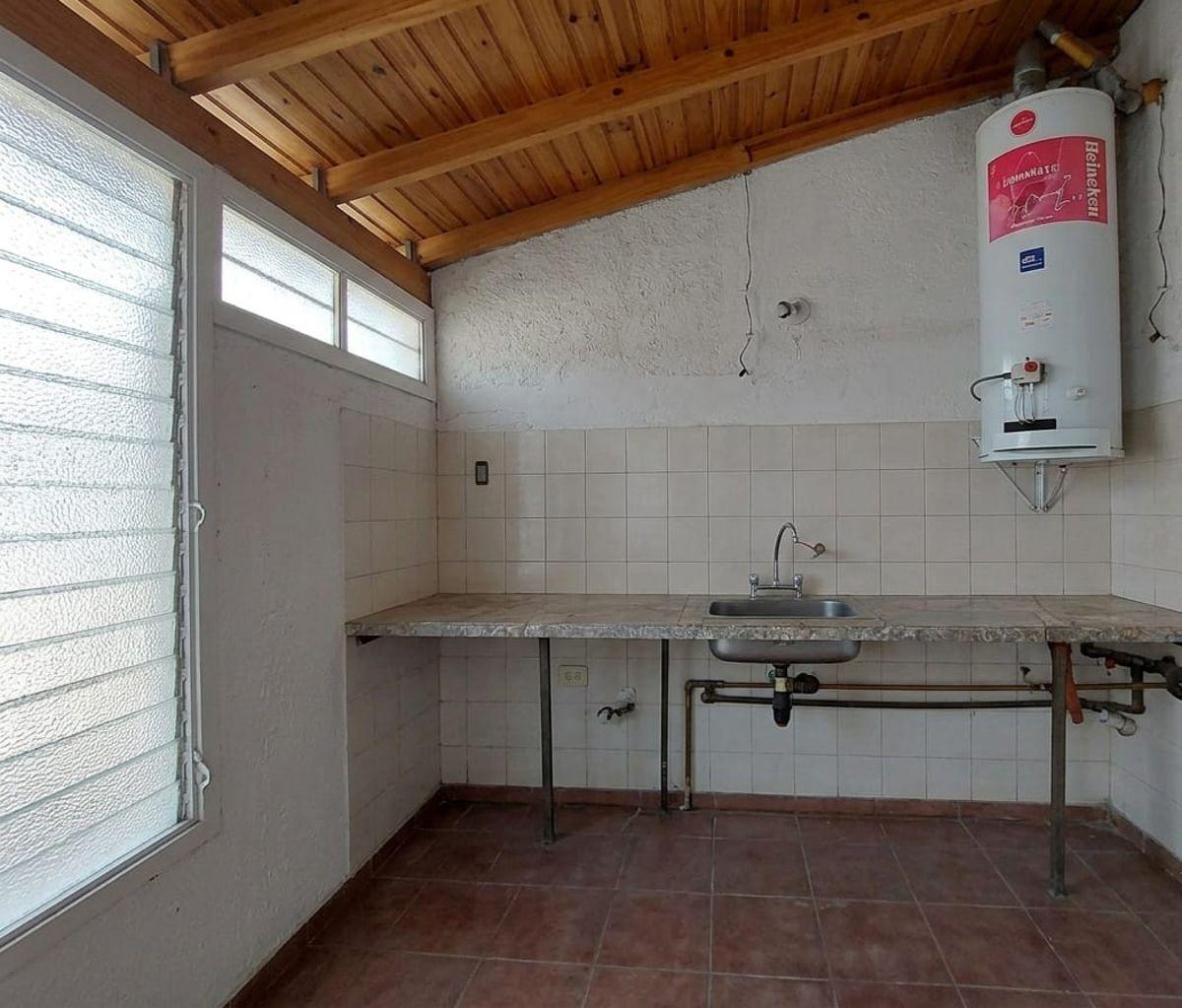 Foto de INKASA INMOBILIARIA VENDE - DUPLEX EN GUAYMALLEN, imagen 2