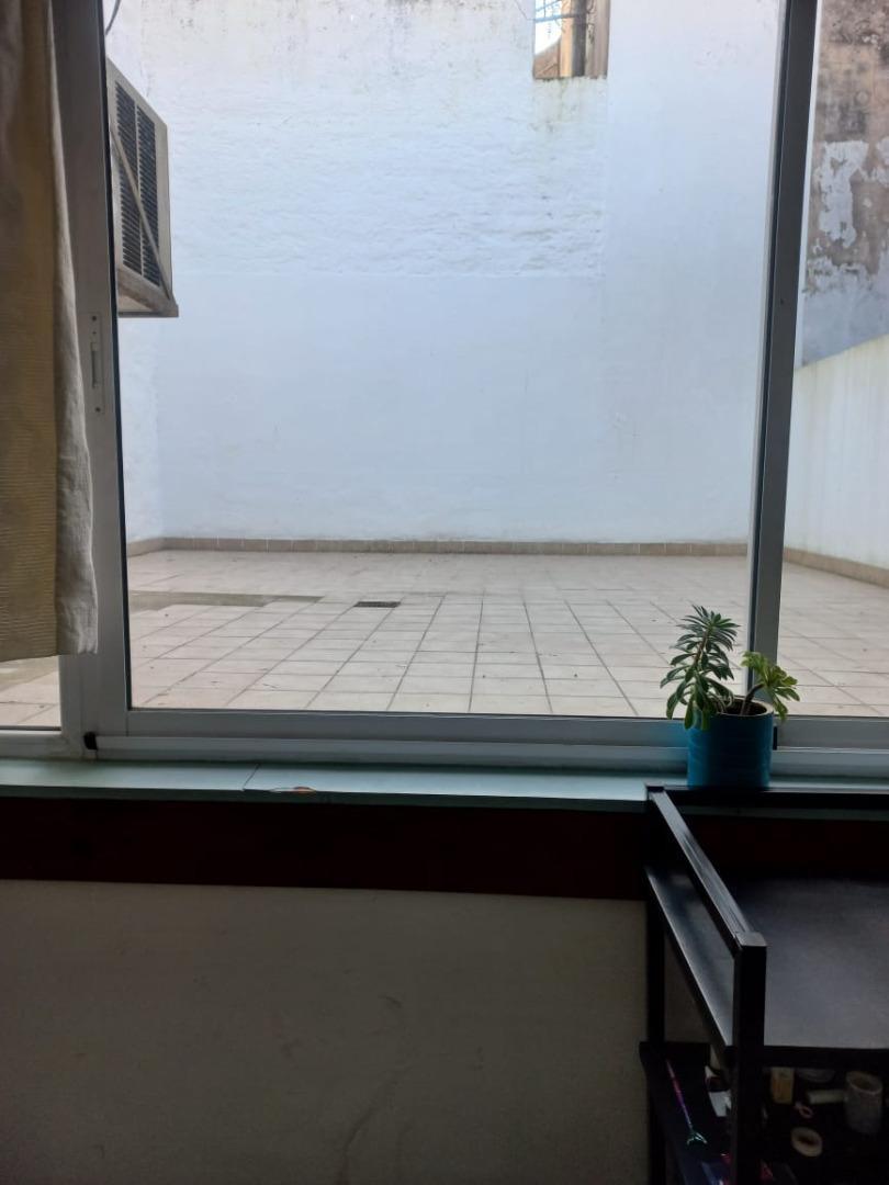 Venta de amplia oficina en calle 8 entre 53 y 54 RETASADA