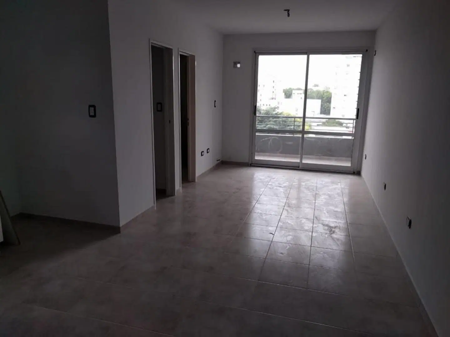 ALQUILER MONOAMBIENTE EN 13 Y 64 5