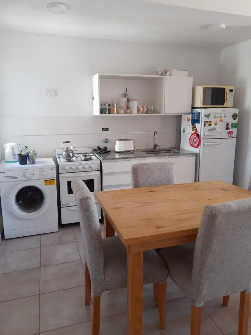 Alquiler monoambiente Av. 13 entre 63 y 64 5
