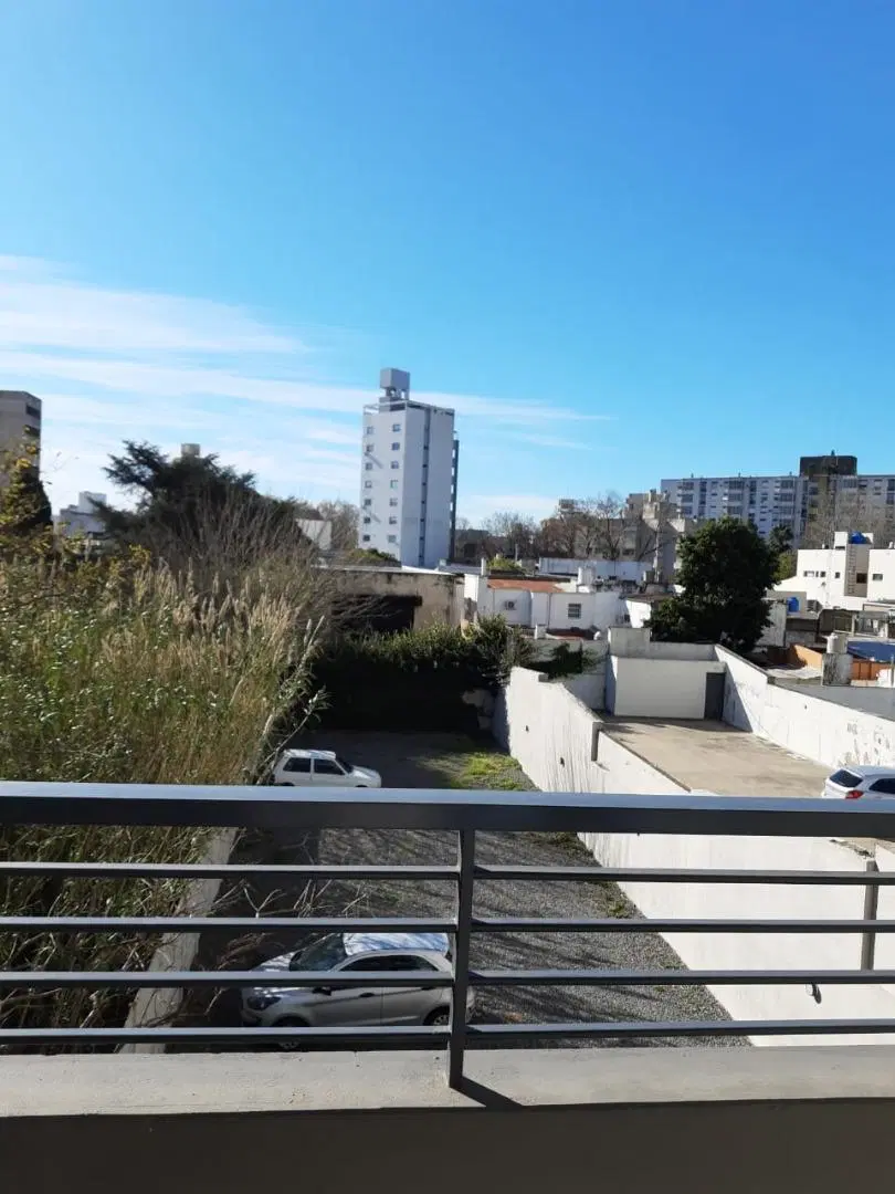 Alquiler monoambiente Av. 13 entre 63 y 64 3