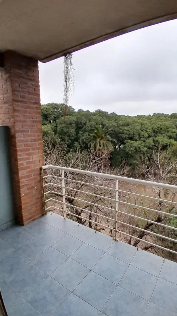 Alquiler monoambiente dividido en Plaza Matheu 1 y 66 4