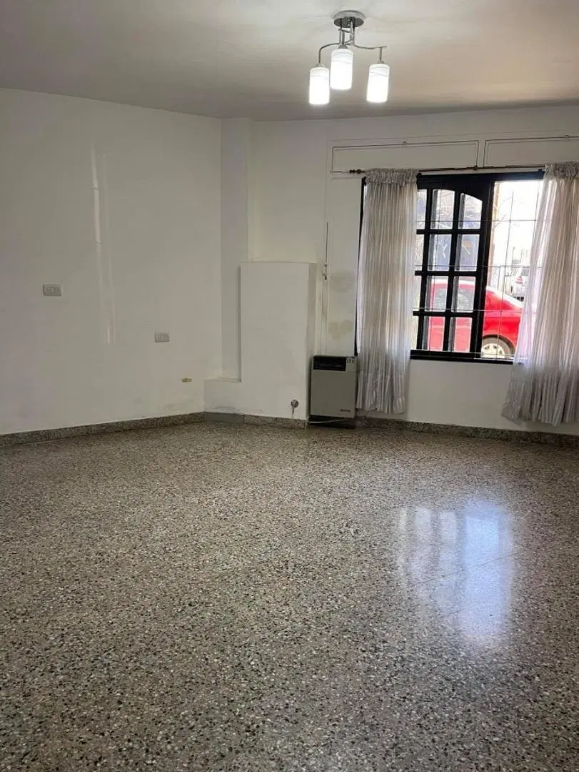 ALQUILER PH TIPO CASA EN 41 Y 21 1