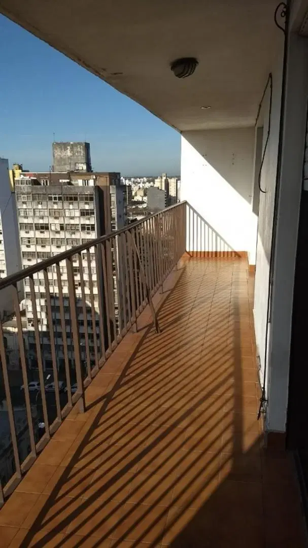 ALQUILER DPTO DOS DORM Y COCHERA EN 49 Y 13 3