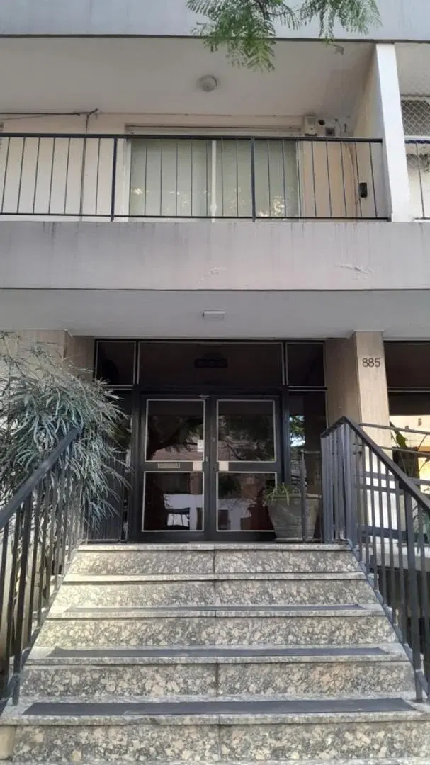 ALQUILER DPTO DOS DORM Y COCHERA EN 49 Y 13 2