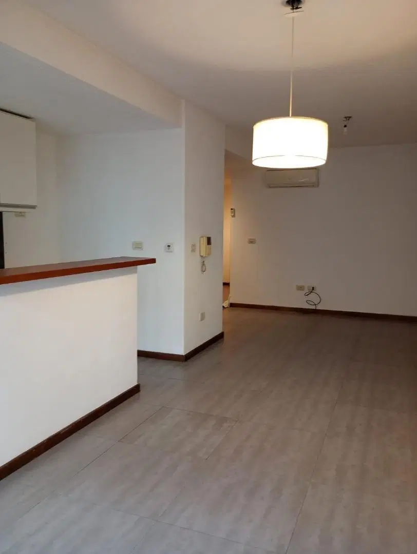 Alquiler depto 2 dormitorios + cochera 42 e/10 y 11 4