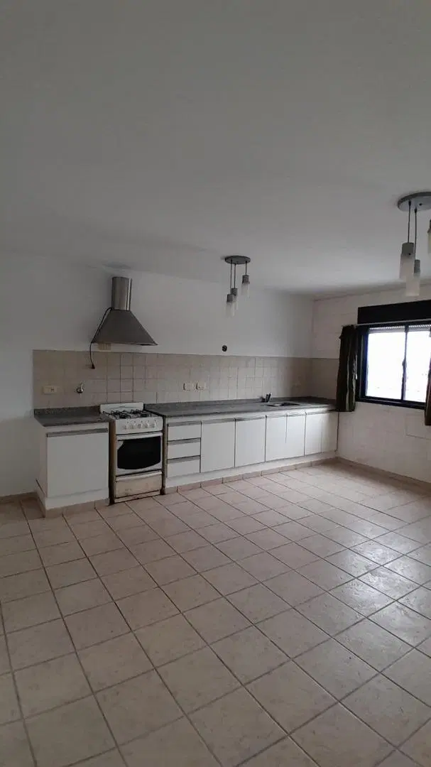 Alquiler duplex en edificio de 2 dormitorios 6 esq 67 5