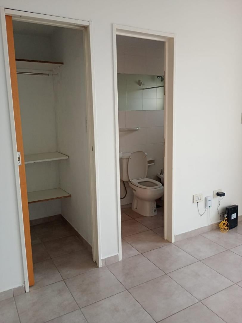 Foto de Alquiler monoambiente Av.13 e/63 y 64, imagen 5