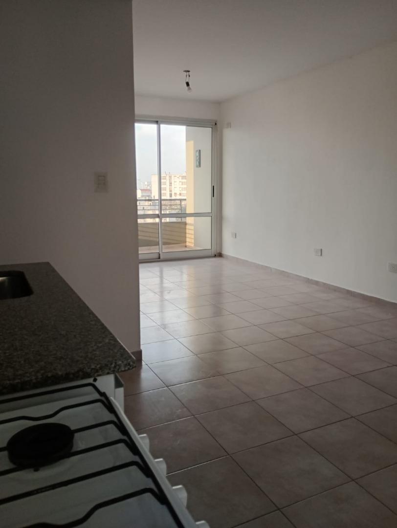 Foto de Alquiler monoambiente Av.13 e/63 y 64, imagen 3