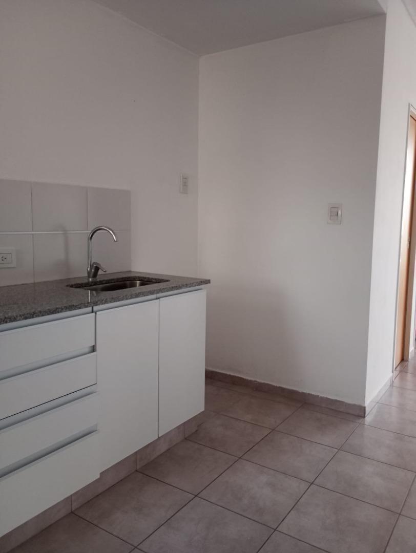 Foto de Alquiler monoambiente Av.13 e/63 y 64, imagen 4