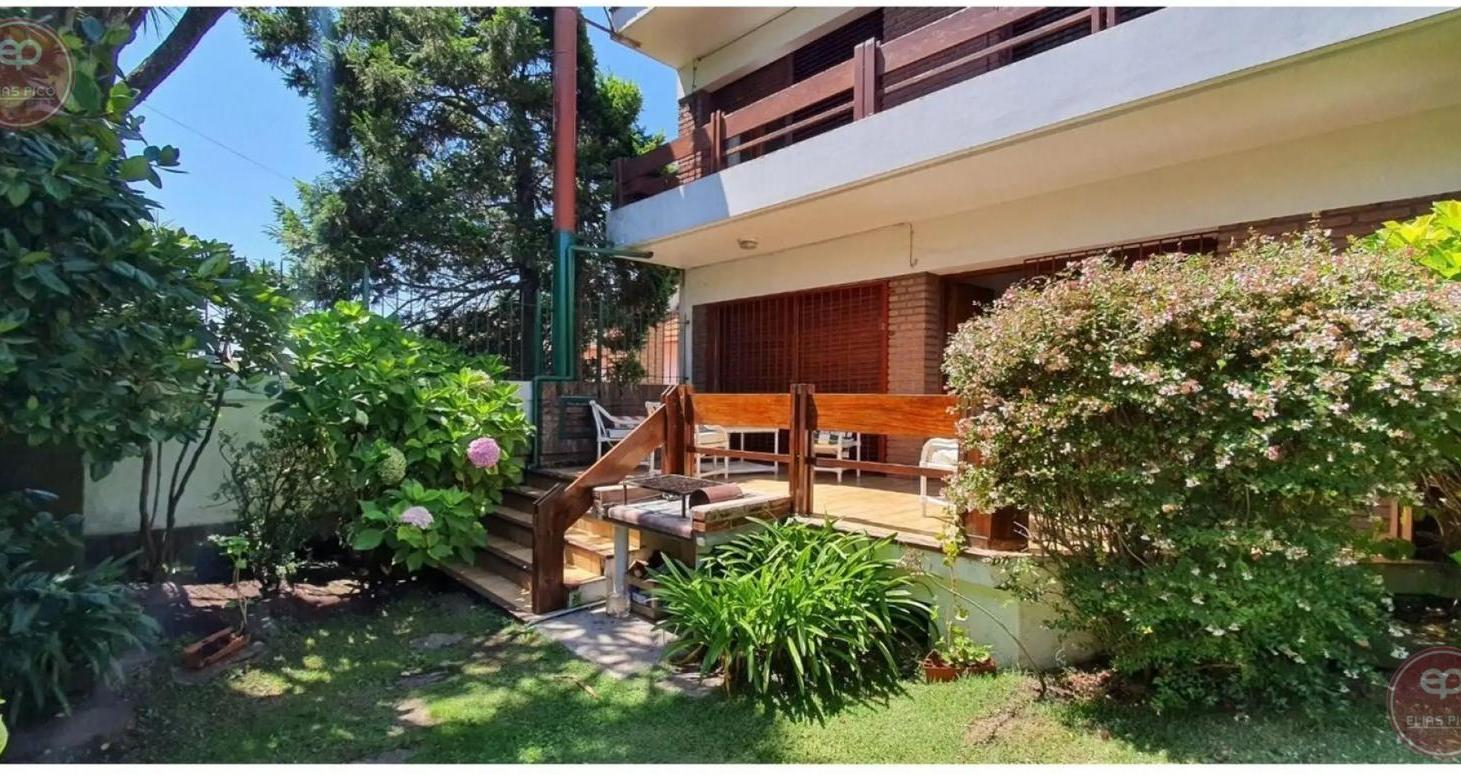 Foto de Hermosa casa-chalet de 7 Amb, en Los Troncos, Mar del Plata, imagen 2