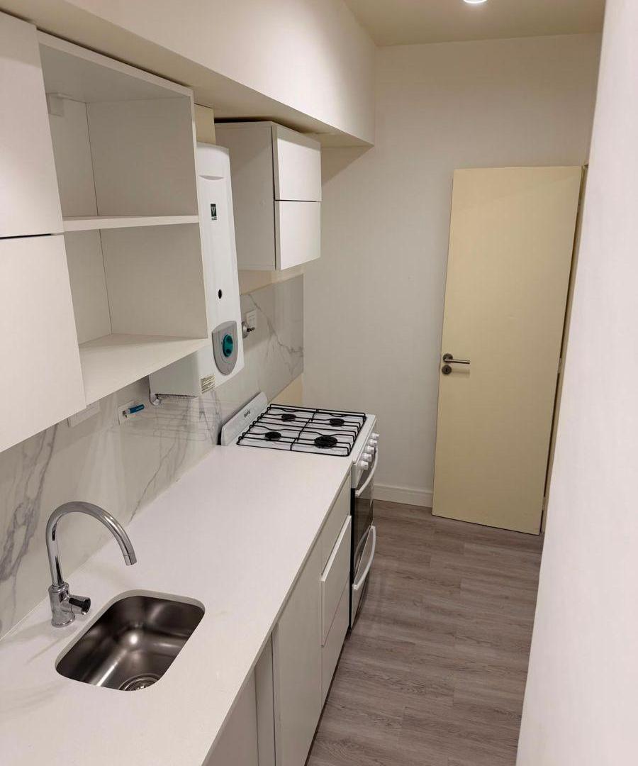 Foto de 2 Amb. Moderno y Reciclado a Mts de Goyena - Listo para Habitar!!, imagen 4