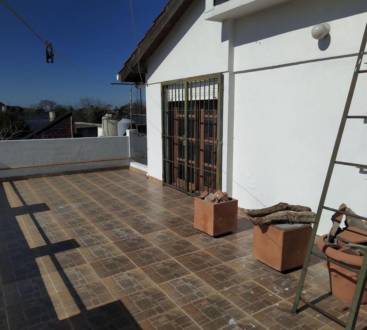 Amplio Local con Vivienda a m. Calle Comercial Principal! 3