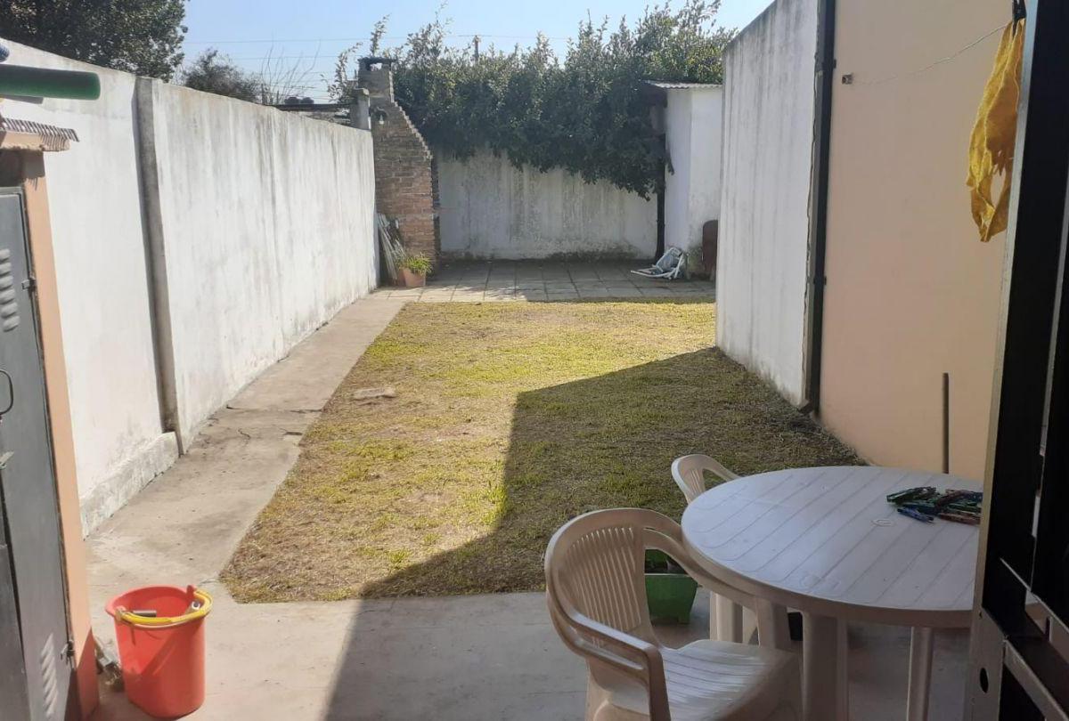 Casa + depto. en muy buena ubicacion!!! Ideal inversion!!!