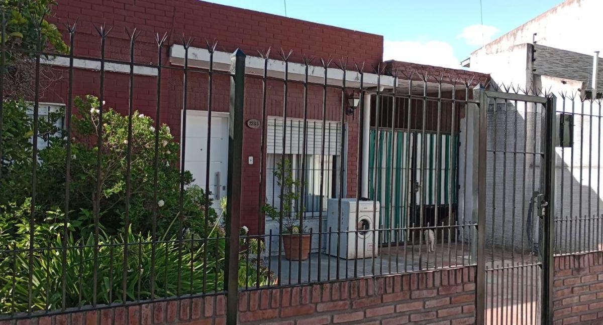 Casa 3 ambientes. | Illia al 2200