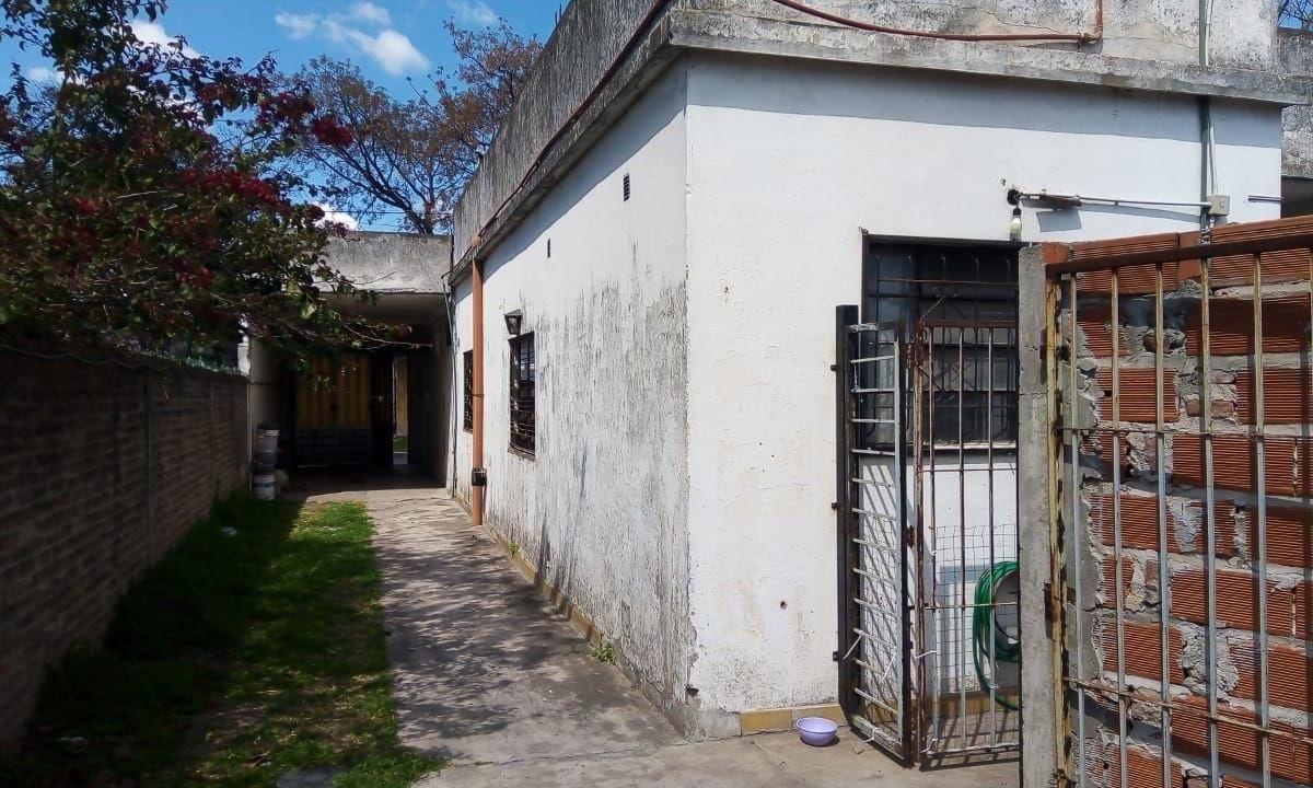 Casa con local en buena ubicacion!!!