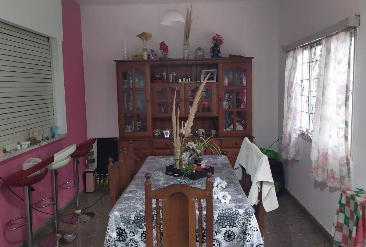 Foto de Casa en buena ubicaicon sobre amplio lote!!!, imagen 2